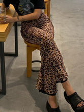 Bootcut-Hose mit weitem Bein und Leopardenmuster